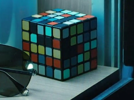 Rubiks kubus in film Line Walker 2: Invisible Spy